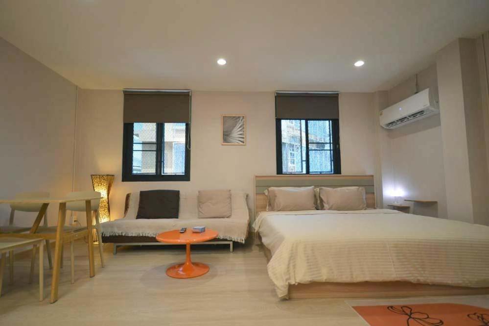 57 Hidden House Bkk Chinatown Hotel Bangkok Exterior photo
