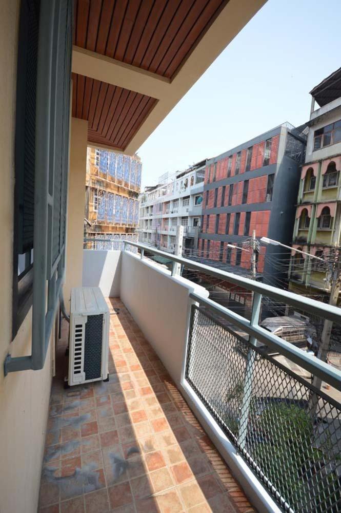 57 Hidden House Bkk Chinatown Hotel Bangkok Exterior photo