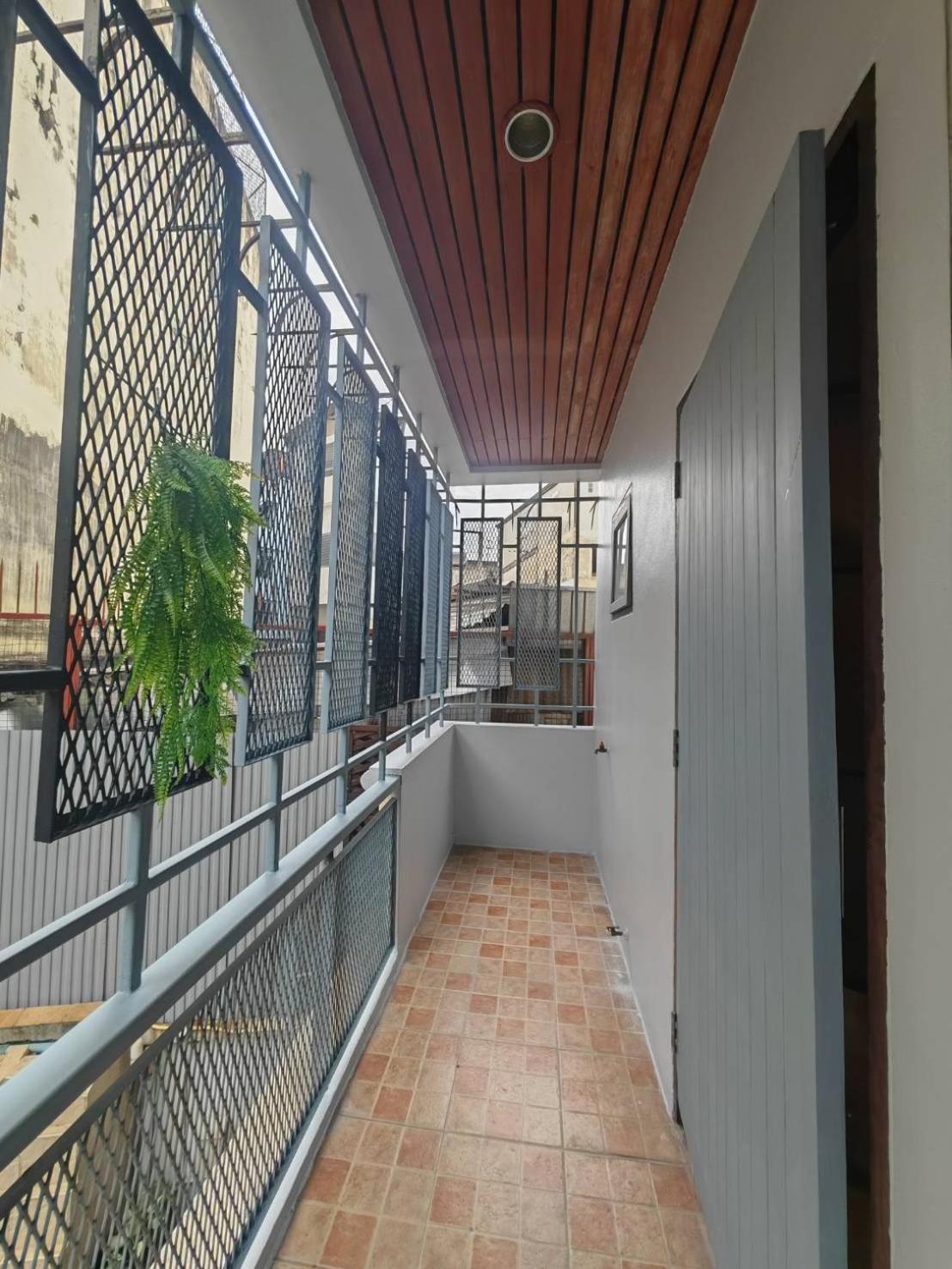 57 Hidden House Bkk Chinatown Hotel Bangkok Exterior photo